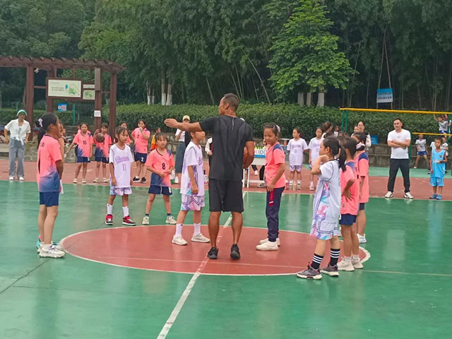 泸州十八中小学生篮球赛圆满落幕┃身体于赛场上飞驰,梦想在篮筐中盛放~~~(图27) 27.jpg