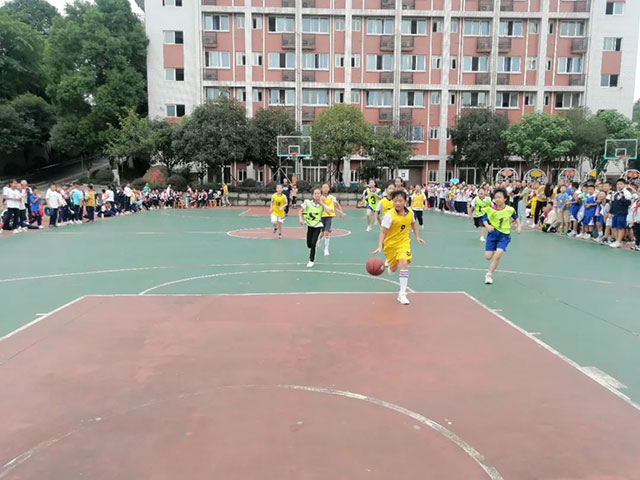泸州十八中小学生篮球赛圆满落幕┃身体于赛场上飞驰,梦想在篮筐中盛放~~~(图35) 35.jpg