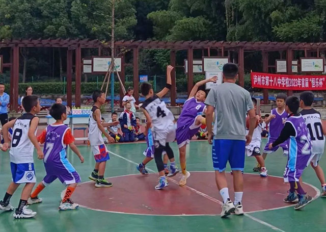 泸州十八中小学生篮球赛圆满落幕┃身体于赛场上飞驰,梦想在篮筐中盛放~~~(图33) 33.jpg