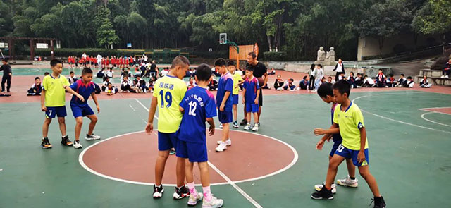 泸州十八中小学生篮球赛圆满落幕┃身体于赛场上飞驰,梦想在篮筐中盛放~~~(图37) 37.jpg
