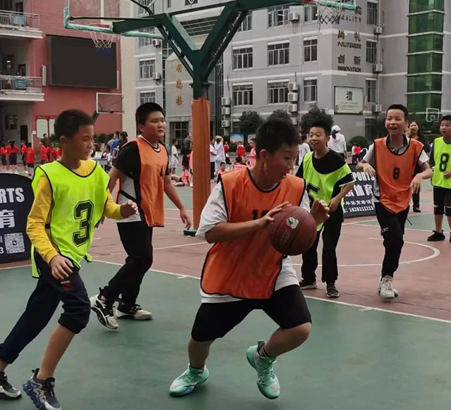 泸州十八中小学生篮球赛圆满落幕┃身体于赛场上飞驰,梦想在篮筐中盛放~~~(图38) 38.jpg