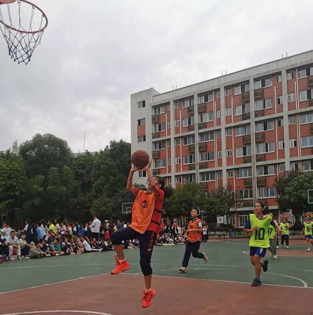 泸州十八中小学生篮球赛圆满落幕┃身体于赛场上飞驰,梦想在篮筐中盛放~~~(图40) 40.jpg