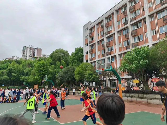 泸州十八中小学生篮球赛圆满落幕┃身体于赛场上飞驰,梦想在篮筐中盛放~~~(图42) 42.jpg