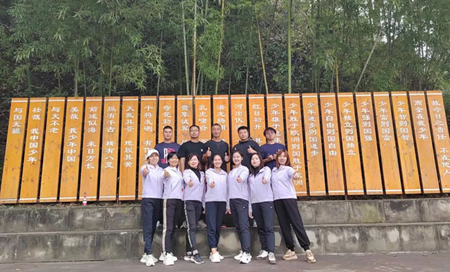 泸州十八中小学生篮球赛圆满落幕┃身体于赛场上飞驰,梦想在篮筐中盛放~~~(图44) 44.jpg