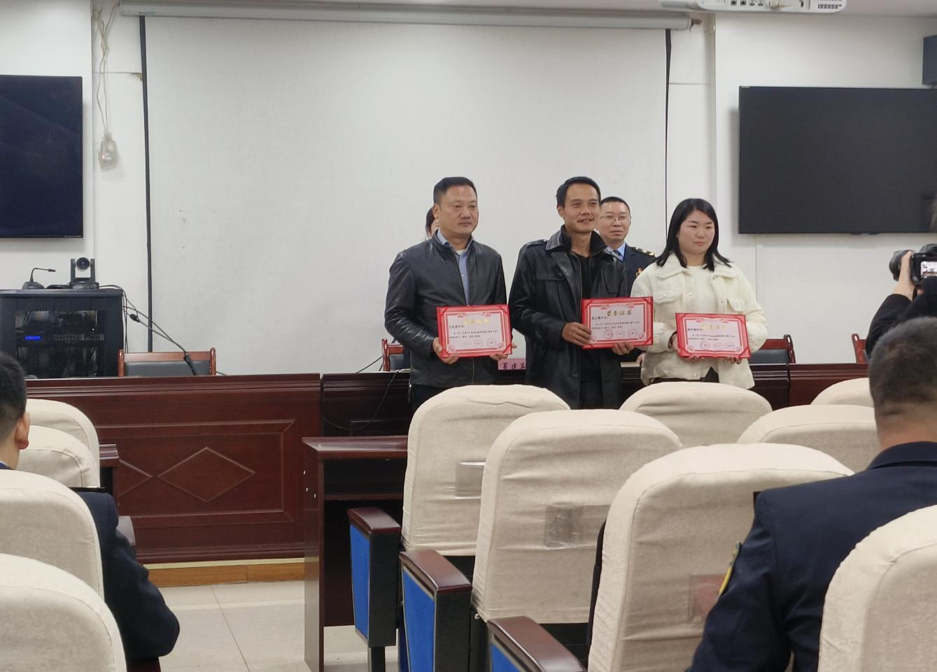 先市镇代表队在合江县安全监管能大赛中取得佳绩