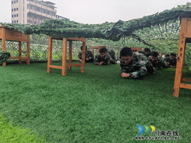 匍匐前进 (2).jpg