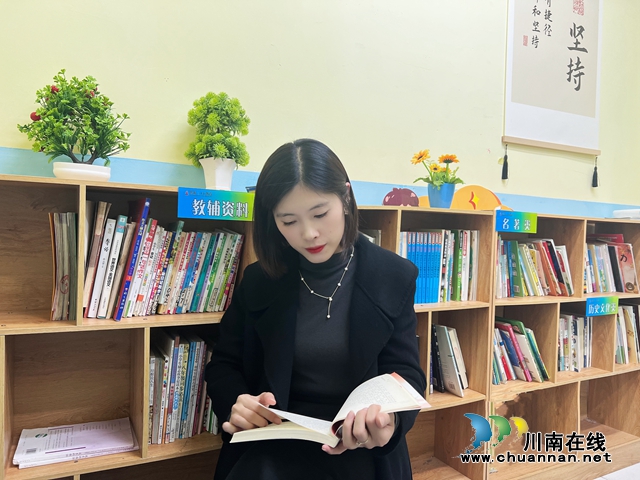 让学习成为一种生活方式 | 叙永银顶小学开展全民终身学习周系列活动(图1) 家长阅读.jpg