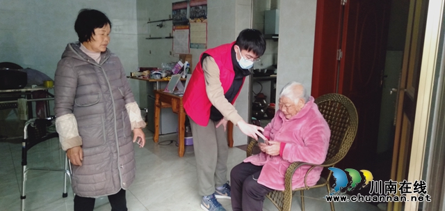 民心守护丨泸县天兴镇开展养老保险认证 便民服务暖人心活动(图1) 20b613f27770d05de77f94a8769b329.jpg