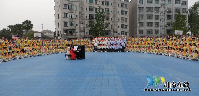 品校园文化 展青春风采 | 泸县百和镇举办第十四届“青春百和”校园文化系列活动(图1) 百和中学合唱校歌.png