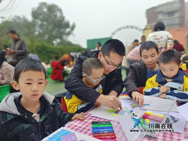 民心守护 | 家园携手 护幼成长(图1) 泸县百和镇中心幼儿园开展亲子拓印画活动 (3).jpg