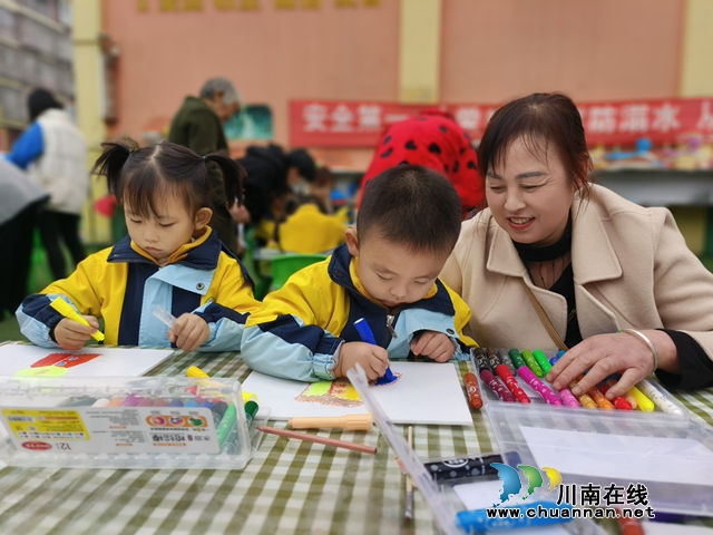 民心守护 | 家园携手 护幼成长(图3) 泸县百和镇中心幼儿园开展亲子拓印画活动 (6).jpg