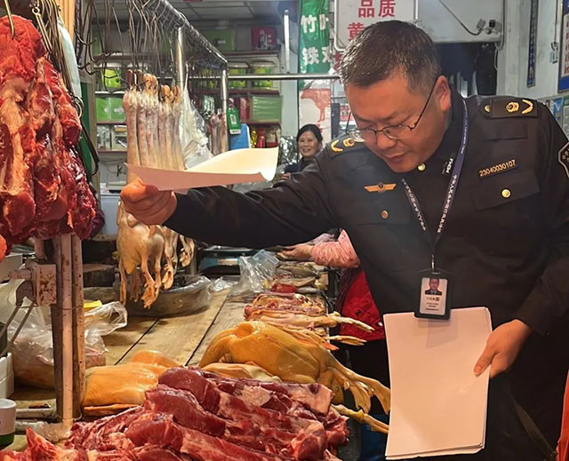 禁用第一天,泸州开展“生鲜灯”突击检查(图4) 4.jpg