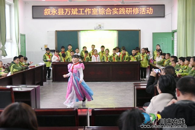 叙永县龙凤镇中心小学校举行综合实践课“萝卜当家”(图2) DSC_7932_副本.jpg