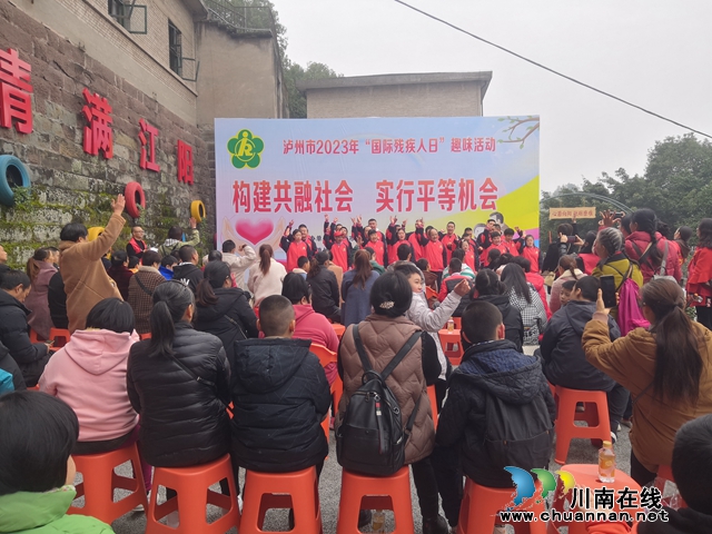 江阳区残疾人之家在“国际残疾人日”开展系列趣味活动(图1) 残疾人合唱《感恩的心.jpg