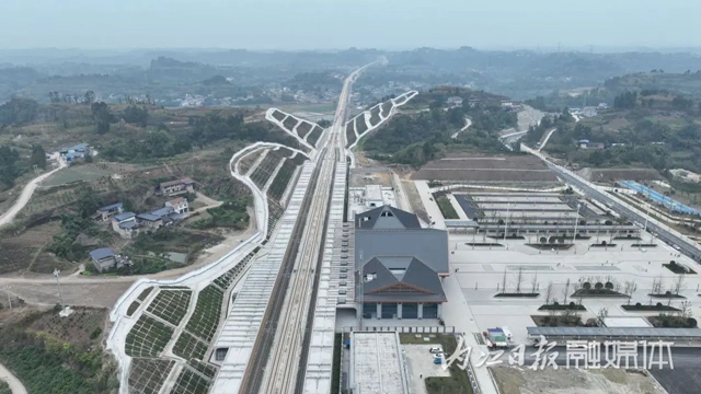 本月底通车！记者带你实探内江这个新高铁站