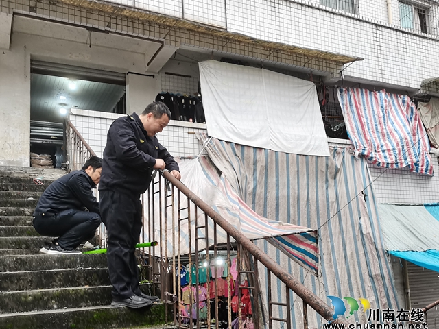 龙马潭区小市街道联合区消防与救援大队、区综合执法局对回龙湾商圈市场消防安全进行专项整治(图1) IMG_20231205_101300.jpg