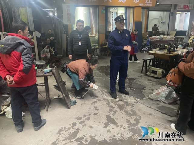 龙马潭区小市街道联合区消防与救援大队、区综合执法局对回龙湾商圈市场消防安全进行专项整治(图2) QQ图片20231205151445.jpg