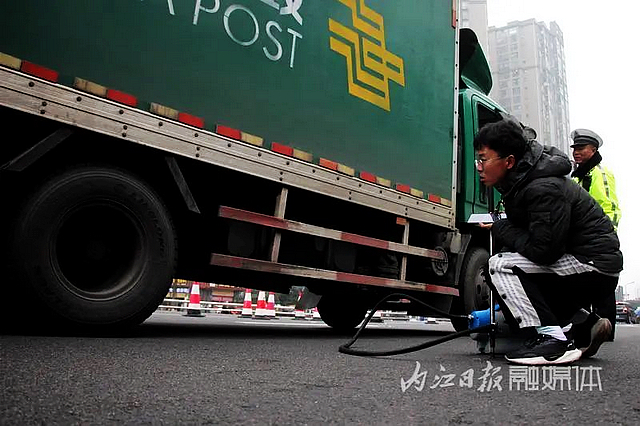 多部门联合出击!内江正在严查这类车辆——(图2) nEO_IMG_2.jpg