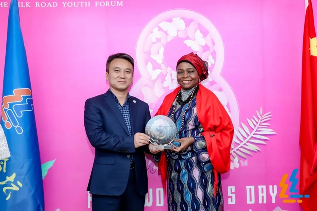 【四秩春秋 建校有我】泸县建校优秀校友风采展之杨东平(图9) 9.jpg