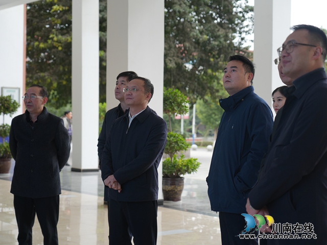 强化安全管理 筑牢安全防线|泸州市委常委、政法委书记刘峰到四川三河职业学院检查安全稳定工作(图2) 91cdb951383a64f5f366c426e030d08.jpg