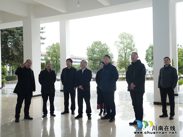 强化安全管理 筑牢安全防线|泸州市委常委、政法委书记刘峰到四川三河职业学院检查安全稳定工作(图3) 2863106fc47d36efaa06426fd88f17a.jpg
