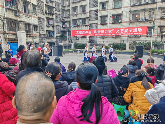 龙马潭区小市街道下大街社区: “真情连你我 和谐进万家”文艺展示活动(图1) 2.jpg