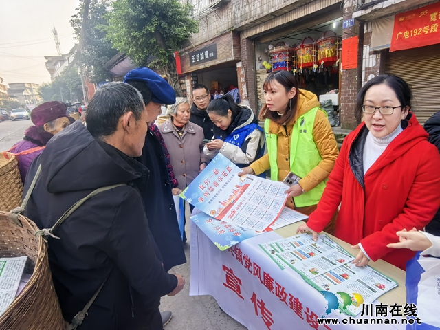 泸县天兴镇多部门联合开展禁毒宣传进社区活动(图3) e233b0da407de27567b20eb95c46434.jpg