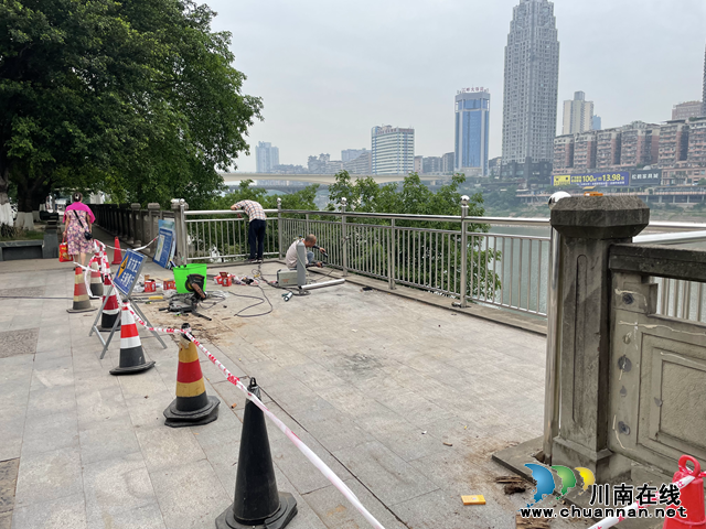 沱江路三段护栏整治.png