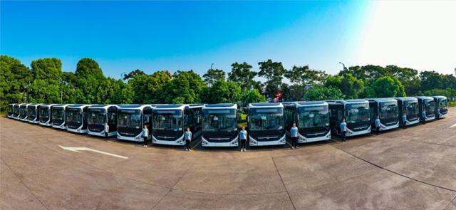 泸州：100余条公交线路让您通勤出行轻松又快捷！