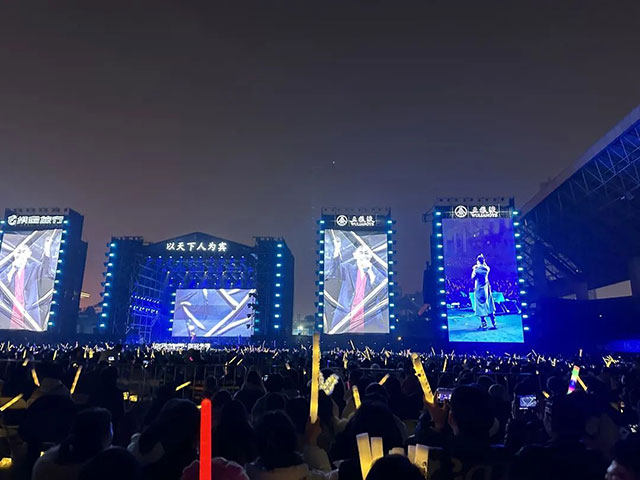 万人嗨唱!宜宾跨年演唱会火火火!(图2) 2.jpg