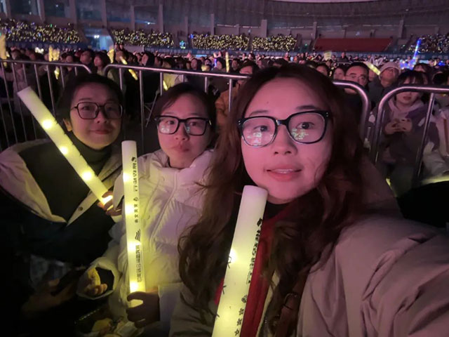 万人嗨唱!宜宾跨年演唱会火火火!(图6) 6.jpg