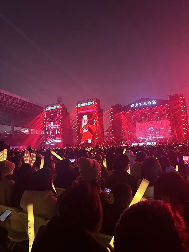 万人嗨唱!宜宾跨年演唱会火火火!(图8) 8.jpg