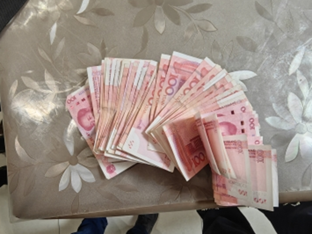 偷4000元钱，刚花300元就被抓……