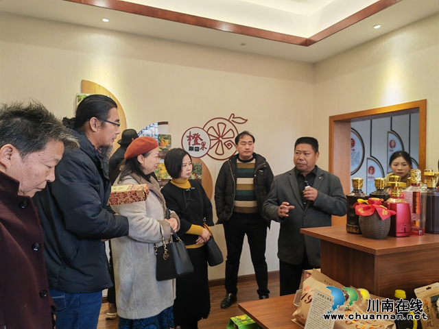 评论家们参观大冲头村农产品展示1（曾佐然摄）.jpg