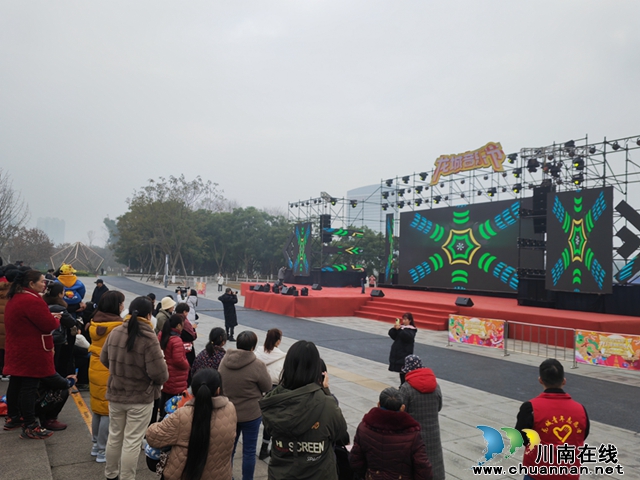 龙城音乐节现场（曾佐然摄）.jpg