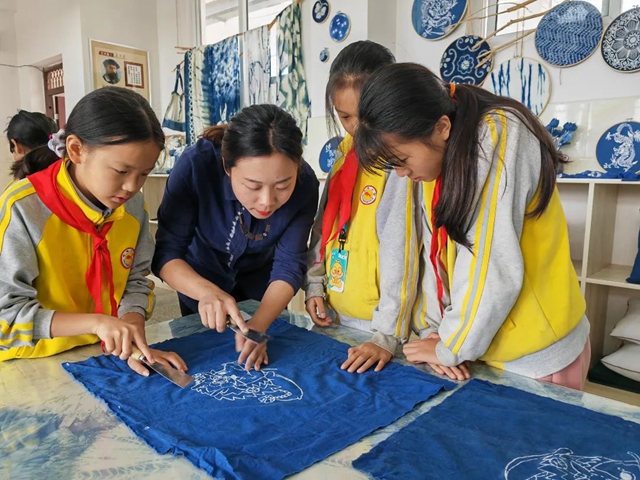 牛滩扎染，看创意课堂上的“布里生花”