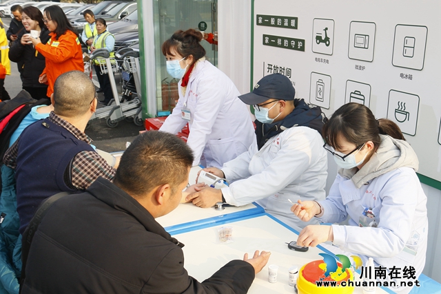 户外劳动者慰问活动 (3).JPG