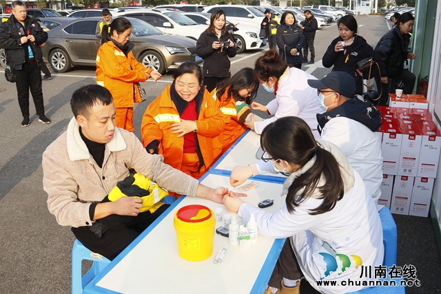 户外劳动者慰问活动 (4).JPG