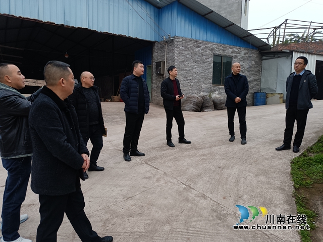 泸州市农业农村局到泸县云龙镇开展畜牧行业安全生产检查(图1) 853953a655eef2072c716bc55c3f0a4.jpg