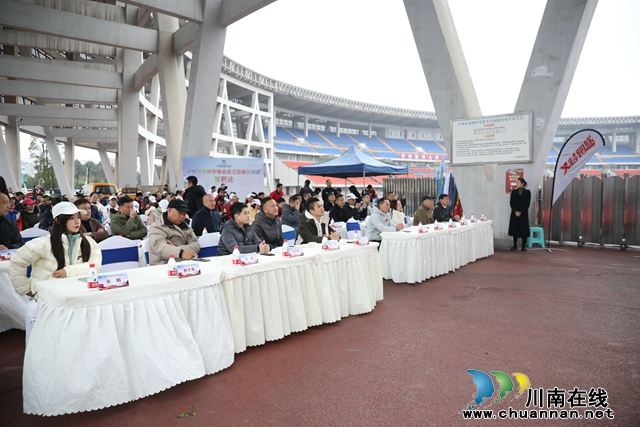 全市首家！泸州市奥体跑步协会揭牌+(3).jpg