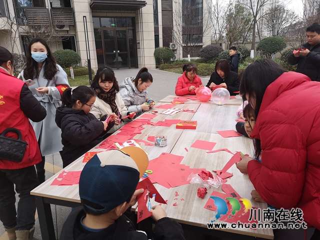 小区群众剪纸.jpg