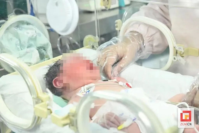 惊险！孕妇车内分娩 自贡医护紧急救治