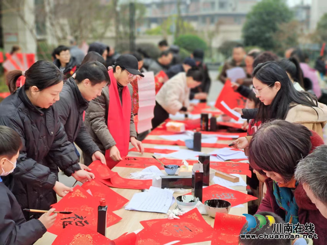 居民一起写福字、春联1.png
