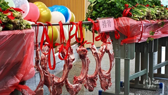 一校一景 | 一人优秀全家吃肉!泸州这所学校给优秀学生发排骨、牛肉……(图5) 肉5.jpg