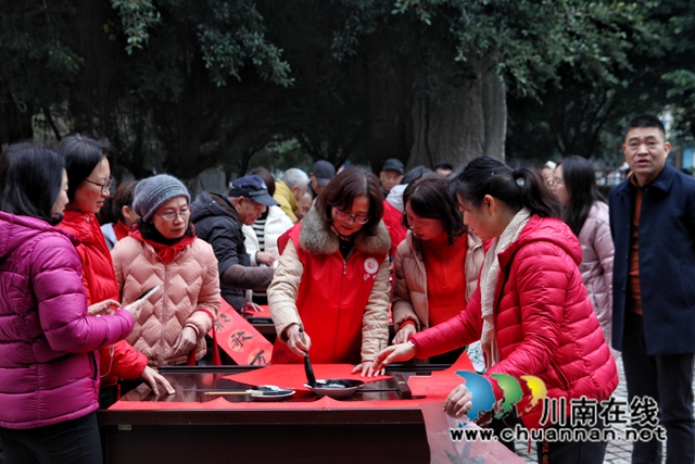 翰墨飘香 迎春送福|泸州市老年大学开展“迎新春•送祝福”志愿活动(图7) 429469ce9df0ff7dc9923e6653ec0ee.jpg