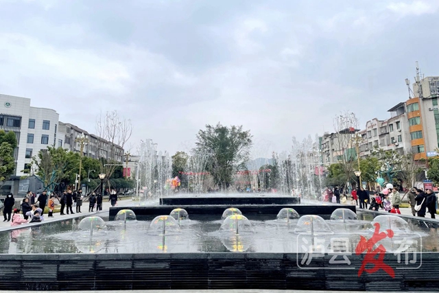 年味“气氛组”上线!泸县这里的“灯光秀”陪您度新春(图3) 微信图片_20240130105531.jpg
