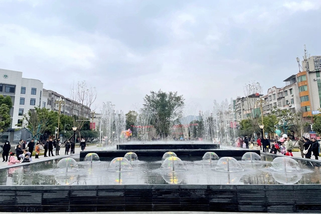 年味“气氛组”上线!泸县这里的“灯光秀”陪您度新春(图5) 微信图片_20240130105542.jpg