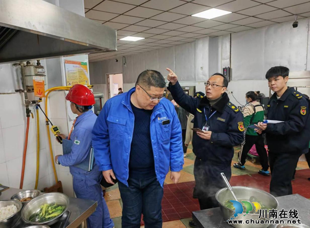 龙马潭区鱼塘街道:加大燃气安全排查力度 筑牢安全“瓶”障(图1) 1.png