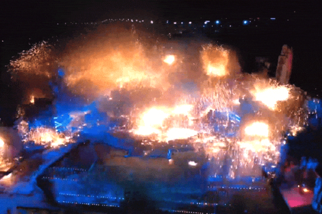 山海经主题灯会+铁花秀+精彩演出!泸州这个春节灯会太精彩了(图5) 640 (3).gif