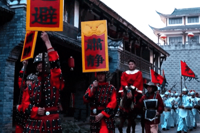 山海经主题灯会+铁花秀+精彩演出!泸州这个春节灯会太精彩了(图8) 640 (6).gif